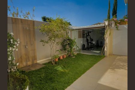 Casa à venda com 250m², 4 quartos e 2 vagas