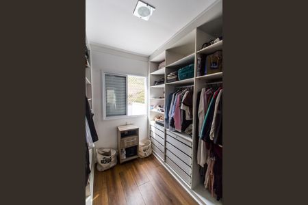 Casa de condomínio à venda com 187m², 3 quartos e 2 vagas Casa de condomínio à venda com 187m², 3 quartos e 2 vagasCloset da suíte