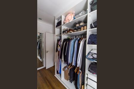 Casa de condomínio à venda com 187m², 3 quartos e 2 vagas Casa de condomínio à venda com 187m², 3 quartos e 2 vagasCloset da suíte