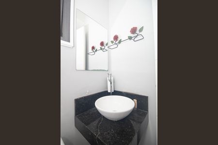 Casa à venda com 82m², 2 quartos e 2 vagas Casa à venda com 82m², 2 quartos e 2 vagasBanheiro