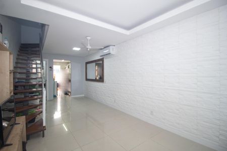 Casa à venda com 82m², 2 quartos e 2 vagas Casa à venda com 82m², 2 quartos e 2 vagasSala