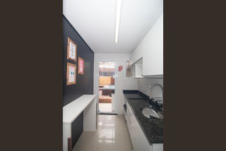 Casa à venda com 82m², 2 quartos e 2 vagas Casa à venda com 82m², 2 quartos e 2 vagasCozinha