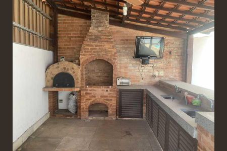 Casa à venda com 325m², 4 quartos e 4 vagas