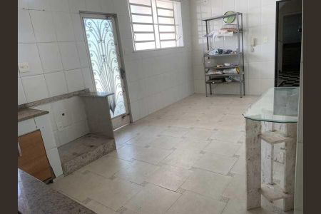 Casa à venda com 325m², 4 quartos e 4 vagas