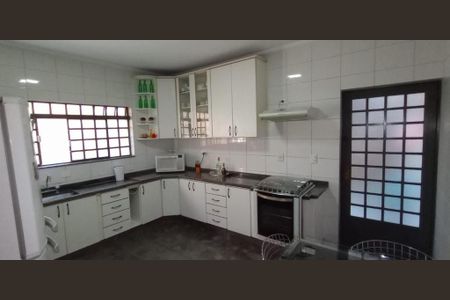 Casa à venda com 3 quartos, 237m² em Vila Santana, São Paulo