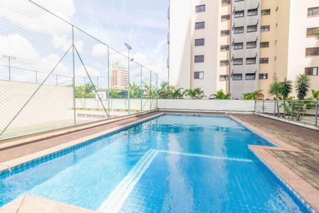 Apartamento à venda com 130m², 3 quartos e 3 vagas Apartamento à venda com 130m², 3 quartos e 3 vagasÁrea comum - Piscina
