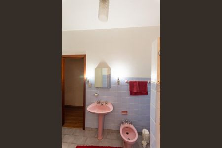 Casa à venda com 190m², 3 quartos e 2 vagasBanheiro 2