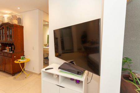 Sala de apartamento à venda com 3 quartos, 58m² em Usina Piratininga, São Paulo