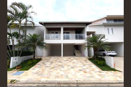 Casa de condomínio à venda com 249m², 3 quartos e 4 vagasFachada