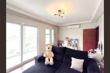 Casa de condomínio à venda com 249m², 3 quartos e 4 vagasSala de TV