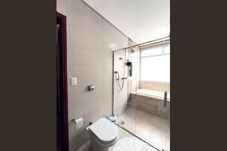 Casa de condomínio à venda com 249m², 3 quartos e 4 vagasBanheiro da Suíte