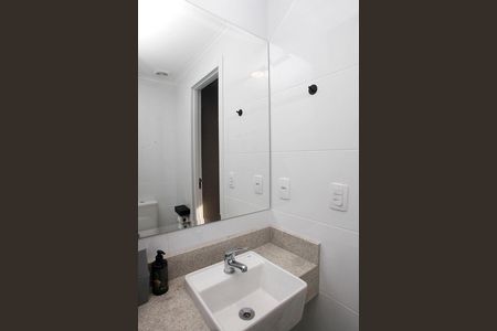 Banheiro da Suíte 1 de apartamento à venda com 2 quartos, 51m² em Santa Cecília, Porto Alegre