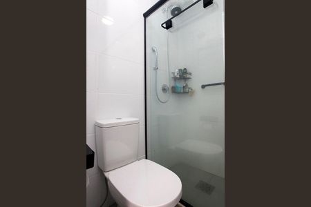 Banheiro da Suíte 1 de apartamento à venda com 2 quartos, 51m² em Santa Cecília, Porto Alegre