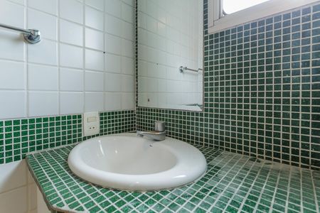 Apartamento à venda com 70m², 2 quartos e 1 vaga Apartamento à venda com 70m², 2 quartos e 1 vagaBanheiro