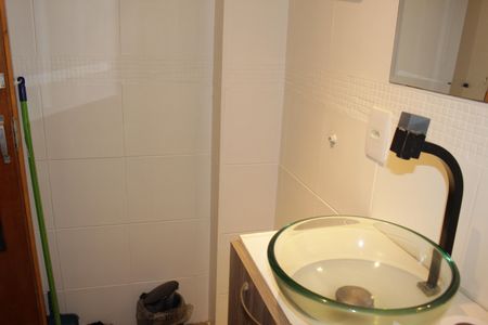 Banheiro de kitnet/studio para alugar com 1 quarto, 40m² em Santa Ifigênia, São Paulo
