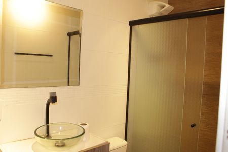 Banheiro de kitnet/studio para alugar com 1 quarto, 40m² em Santa Ifigênia, São Paulo