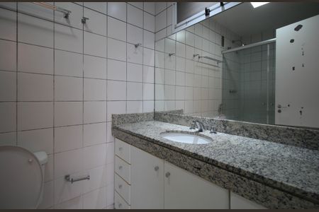 Apartamento à venda com 151m², 4 quartos e 3 vagas Apartamento à venda com 151m², 4 quartos e 3 vagasBanheiro da Suíte 2