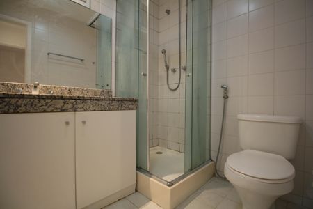 Apartamento à venda com 151m², 4 quartos e 3 vagas Apartamento à venda com 151m², 4 quartos e 3 vagasBanheiro da Suíte 1
