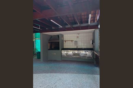 Apartamento à venda com 151m², 4 quartos e 3 vagas Apartamento à venda com 151m², 4 quartos e 3 vagasÁrea comum - Churrasqueira