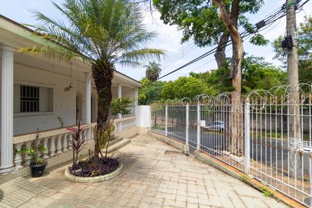 Casa à venda com 208m², 4 quartos e 2 vagas Casa à venda com 208m², 4 quartos e 2 vagasQuintal