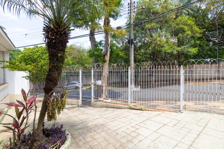 Casa à venda com 208m², 4 quartos e 2 vagas Casa à venda com 208m², 4 quartos e 2 vagasQuintal