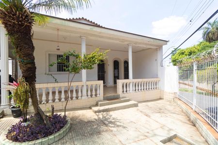 Casa à venda com 208m², 4 quartos e 2 vagas Casa à venda com 208m², 4 quartos e 2 vagasQuintal