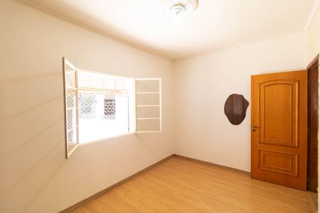 Casa à venda com 208m², 4 quartos e 2 vagas Casa à venda com 208m², 4 quartos e 2 vagasQuarto 3