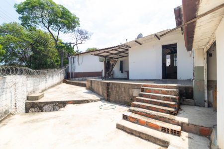 Casa à venda com 208m², 4 quartos e 2 vagas Casa à venda com 208m², 4 quartos e 2 vagasQuintal