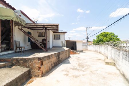 Casa à venda com 208m², 4 quartos e 2 vagas Casa à venda com 208m², 4 quartos e 2 vagasQuintal