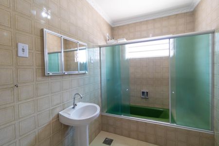 Casa à venda com 208m², 4 quartos e 2 vagas Casa à venda com 208m², 4 quartos e 2 vagasBanheiro 2