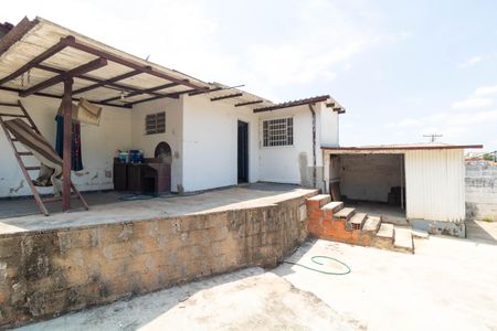 Casa à venda com 208m², 4 quartos e 2 vagas Casa à venda com 208m², 4 quartos e 2 vagasQuintal