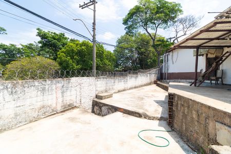 Casa à venda com 208m², 4 quartos e 2 vagas Casa à venda com 208m², 4 quartos e 2 vagasQuintal