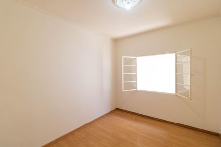 Casa à venda com 208m², 4 quartos e 2 vagas Casa à venda com 208m², 4 quartos e 2 vagasQuarto 2