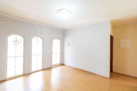 Casa à venda com 208m², 4 quartos e 2 vagas Casa à venda com 208m², 4 quartos e 2 vagasSala