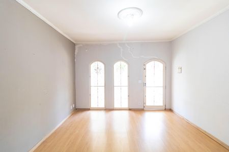 Casa à venda com 208m², 4 quartos e 2 vagas Casa à venda com 208m², 4 quartos e 2 vagasSala