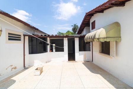 Casa à venda com 208m², 4 quartos e 2 vagas Casa à venda com 208m², 4 quartos e 2 vagasQuintal