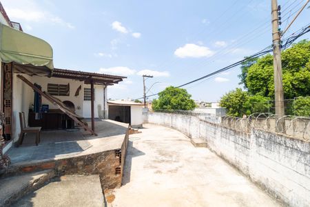 Casa à venda com 208m², 4 quartos e 2 vagas Casa à venda com 208m², 4 quartos e 2 vagasQuintal