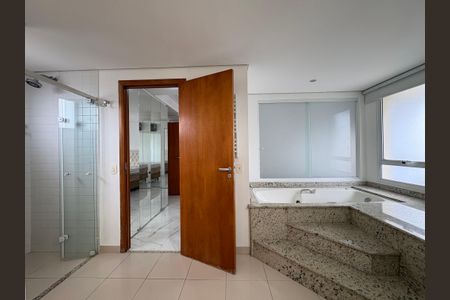 Apartamento para alugar com 130m², 1 quarto e 2 vagas Apartamento para alugar com 130m², 1 quarto e 2 vagasBanheiro da Suíte