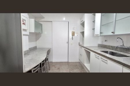 Apartamento para alugar com 132m², 4 quartos e 2 vagas Apartamento para alugar com 132m², 4 quartos e 2 vagasCozinha