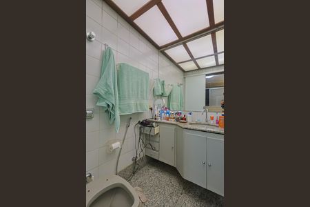 Apartamento à venda com 130m², 4 quartos e 2 vagas Apartamento à venda com 130m², 4 quartos e 2 vagasBanheiro da Suíte