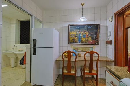 Apartamento à venda com 130m², 4 quartos e 2 vagas Apartamento à venda com 130m², 4 quartos e 2 vagasCozinha