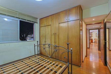 Apartamento à venda com 130m², 4 quartos e 2 vagas Apartamento à venda com 130m², 4 quartos e 2 vagasSuíte