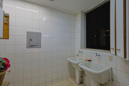 Apartamento à venda com 130m², 4 quartos e 2 vagas Apartamento à venda com 130m², 4 quartos e 2 vagasÁrea de Serviço