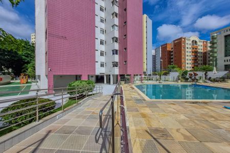 Apartamento à venda com 130m², 4 quartos e 2 vagas Apartamento à venda com 130m², 4 quartos e 2 vagasÁrea comum - Piscina