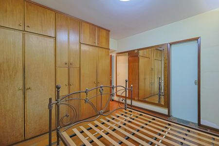 Apartamento à venda com 130m², 4 quartos e 2 vagas Apartamento à venda com 130m², 4 quartos e 2 vagasSuíte