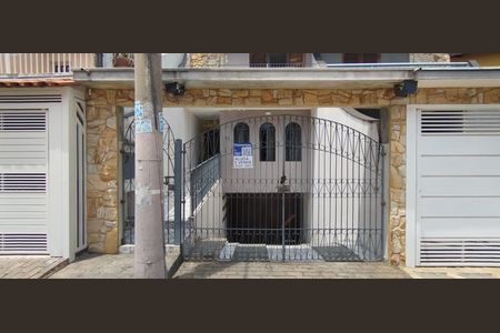 Casa à venda com 250m², 4 quartos e 5 vagasFachada + Placa