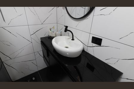 Casa à venda com 165m², 3 quartos e 2 vagas Casa à venda com 165m², 3 quartos e 2 vagasBanheiro