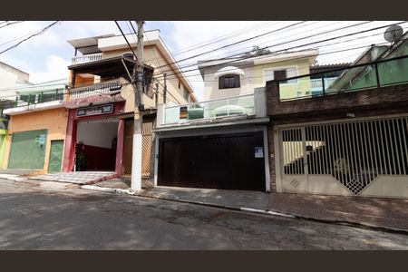 Casa à venda com 165m², 3 quartos e 2 vagas Casa à venda com 165m², 3 quartos e 2 vagasFachada