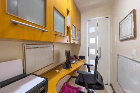 Apartamento à venda com 117m², 3 quartos e 2 vagas Apartamento à venda com 117m², 3 quartos e 2 vagasEscritório