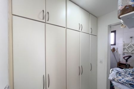 Apartamento à venda com 117m², 3 quartos e 2 vagas Apartamento à venda com 117m², 3 quartos e 2 vagasÁrea de Serviço